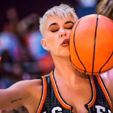 Katy Perry divulga clipe nas redes sociais