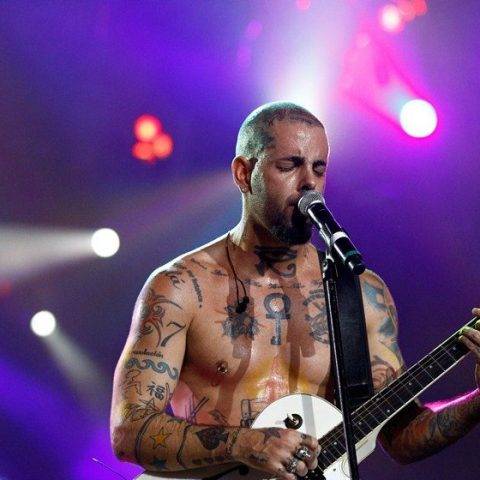 Tico Santa Cruz recupera conta hackeada no Facebook