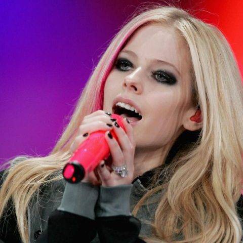 Avril Lavigne volta aos palcos