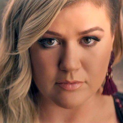 Ouça “Meaning of life”, novo álbum de Kelly Clarkson
