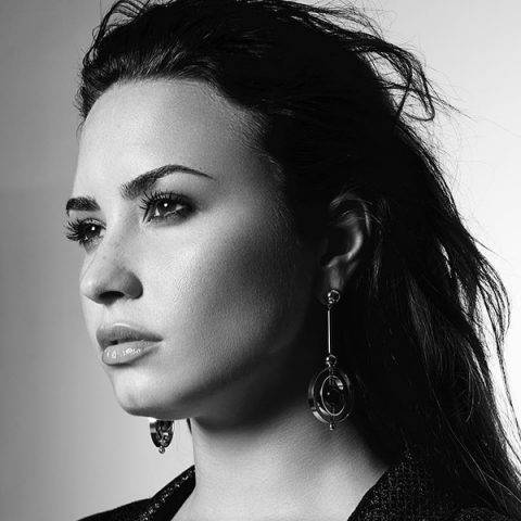 Demi Lovato libera trailer do documentário “Simply Complicated”
