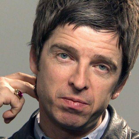 Noel Gallagher faz homenagem a Gabriel Jesus em show no Brasil