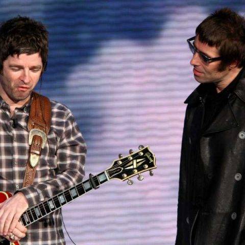 Irmãos Gallagher fazem as pazes às vésperas do Natal