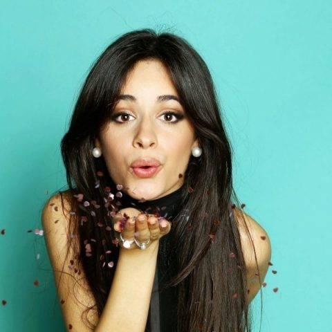 Camila Cabello divulga prévia de “Into It”