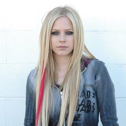 Novo álbum de Avril Lavigne será “uma jornada emocional”