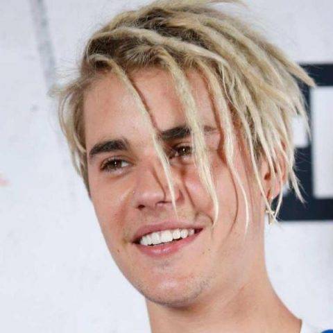 Justin Bieber: o único artista a ter cinco clipes com mais de 1 bilhão de acessos.