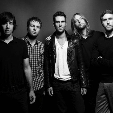 Maroon 5 lança mão da simplicidade em clipe de “Wait”