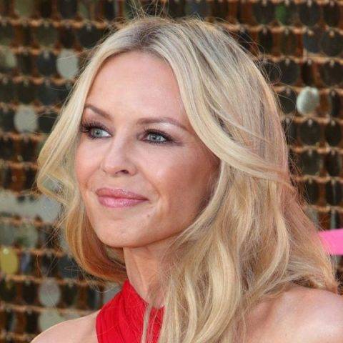 Kylie Minogue lança clipe de “Dancing”