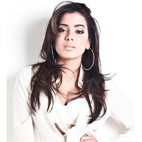 Anitta canta “Machika” e “Downtown” no Premio Lo Nuestro, em Miami
