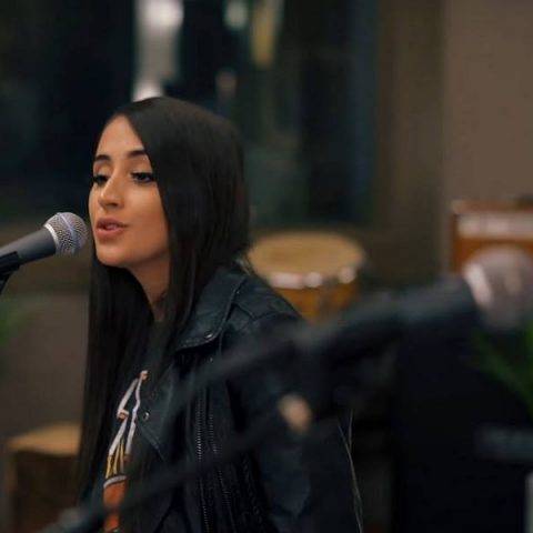 Maroon 5 elogia e compartilha vídeo de cantora brasileira