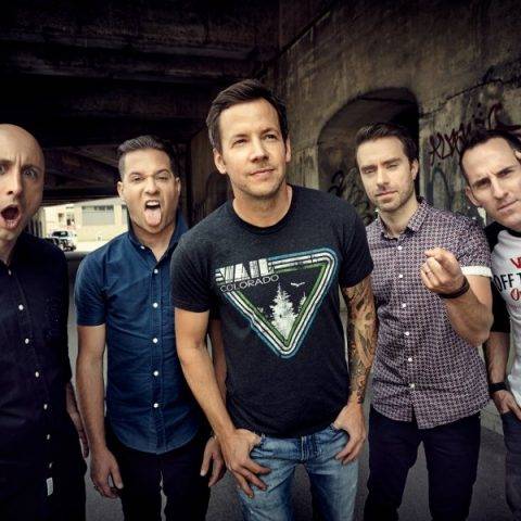 Simple Plan vem ao Brasil com turnê mundial