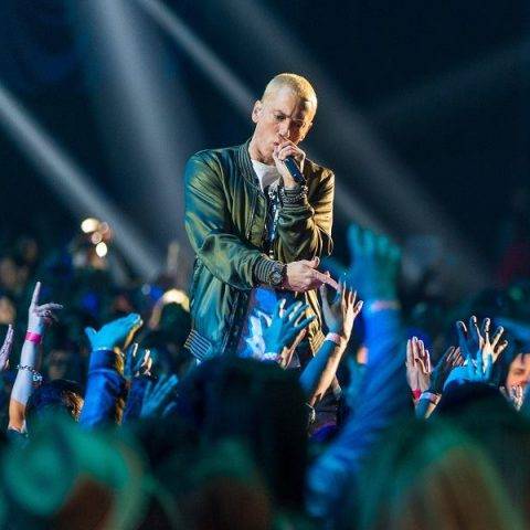Eminem lança clipe de “Framed”