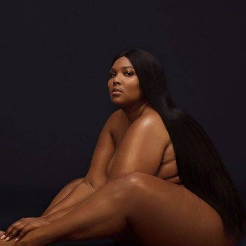 Lizzo posta foto nua para divulgar trecho de lançamento
