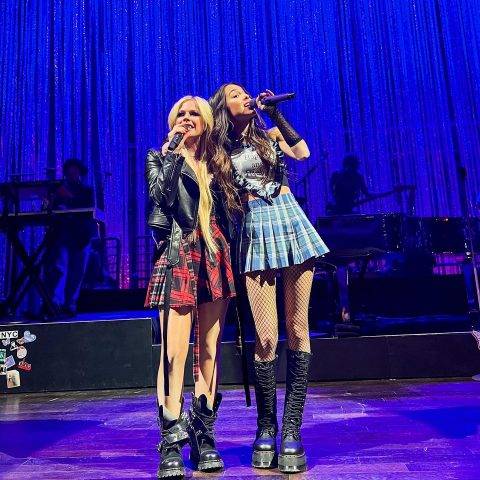 Olivia Rodrigo e Avril Lavigne cantam “Complicated” no Canadá