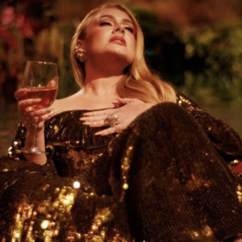 Adele lança clipe de “I Drink Wine”. Assista