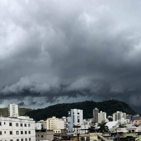 Frente fria muda o tempo em JF; semana terá queda de temperatura