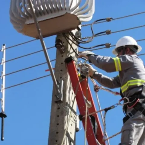 CEMIG REALIZA CONCURSO PARA ELETRICISTAS